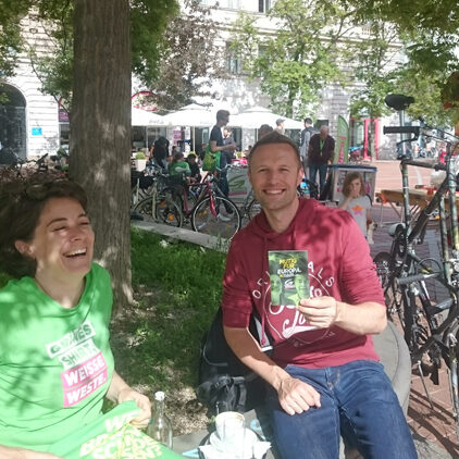 Heiterkeit bei der Radrettung am Wallensteinplatz