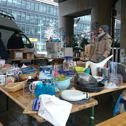 Voller Flohmarktstand beim Eisbärenflohmarkt der Grünen Brigittenau