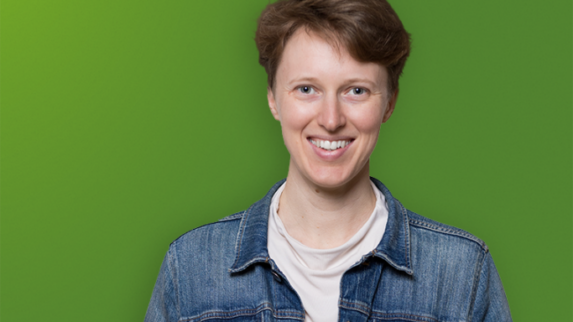 Portraitfoto von Anna Hackl