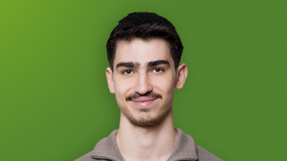 Portraitfoto von Ömer Ervaci